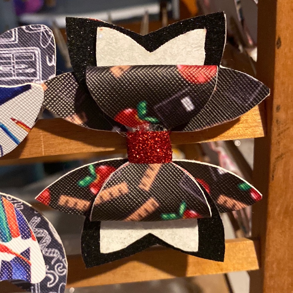 Handmade faux leather bow (back to school) - Picture 1 of 1